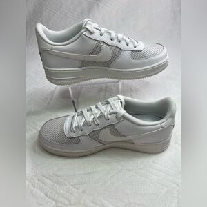 23: Air Force 1 LV8 (GS) Size 4.5Y